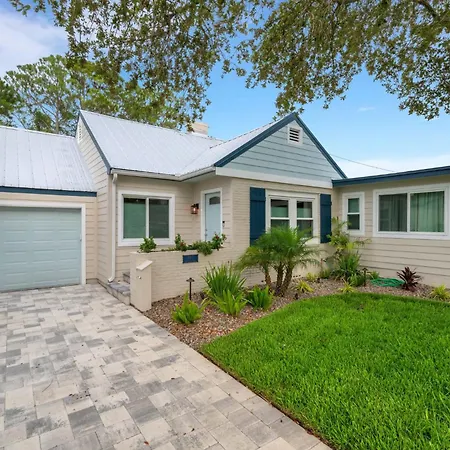 Poolside Oasis - Just Steps To The Sand! - Monthly Beach Rental